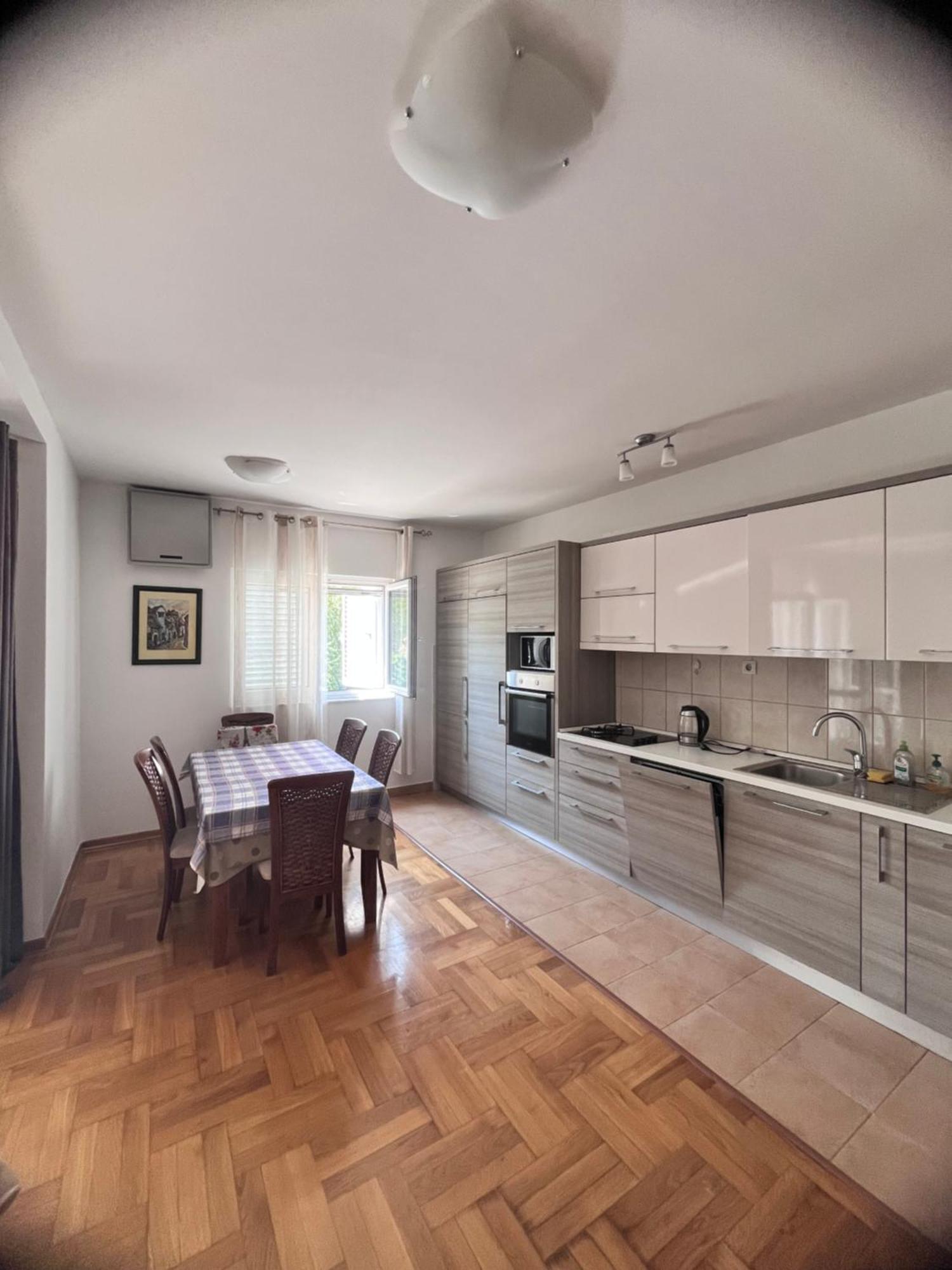 Apartment Belani, Own Parking Tivat Dış mekan fotoğraf